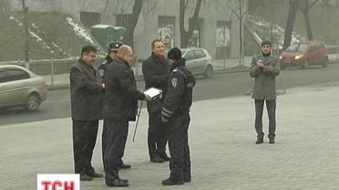 Милиционеров наградили прямо посреди улицы