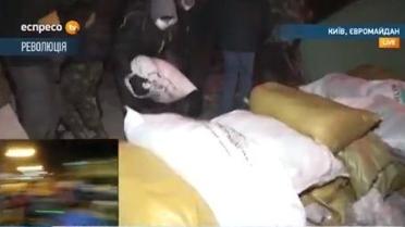 На Інститутській будується нова барикада