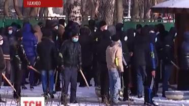 В Днепропетровске у стен ОГА состоялось настоящее побоище