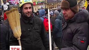 Опоненти опозиції намагалися прибрати безлад на Майдані