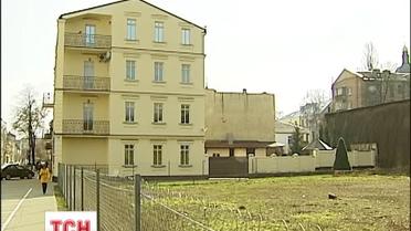 Активісти зайшли фонд і салон краси зареєстрований на коханку Януковича