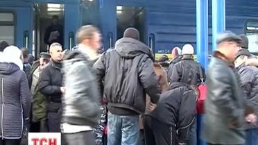Спецпоезда с желающими приобщиться к антимайдану продолжают отправляться из регионов