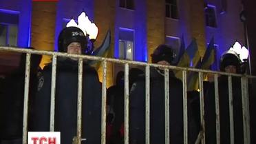 Митингующие блокируют Херсонскую облгосадминистрацию