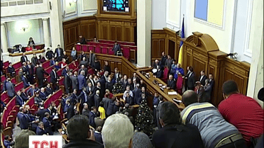Оппозиционеры требуют реакции парламента на действия силовиков