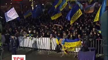 Вечер на Евромайдане проходит без эксцессов
