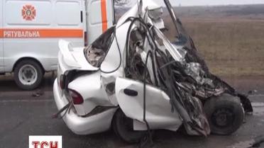 Легковушку раздавило после столкновения с автобусом