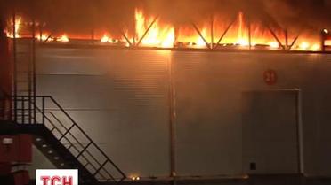 В Киеве загорелся один из крупнейших рынков