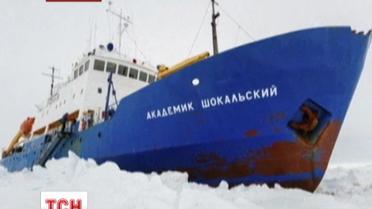 Китайский ледокол приблизился к "Академику Шокальскому"