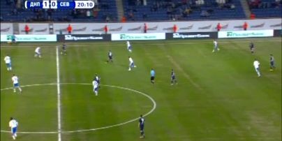 Фанати Дніпра співають гімн України у грі з Севастополем