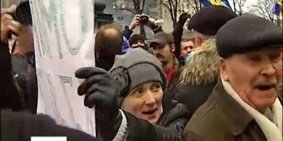 Недовольные пикетировали баррикады Евромайдана
