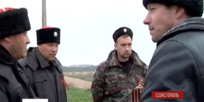 Российские снайперы взяли украинских офицеров под прицел, для "защиты" от террористов