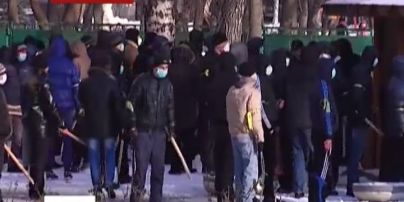 В Днепропетровске у стен ОГА состоялось настоящее побоище
