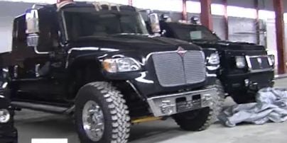 Неизвестные разворовали богатства Пшонки и автопарк Януковича