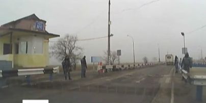 Озброєні чоловіки захопили блокпост ДАІ в Криму