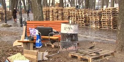 Мусор в Мариинском парке будут убирать киевские коммунальщики