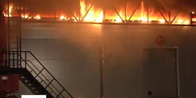 В Киеве загорелся один из крупнейших рынков