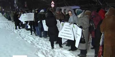 Несколько тысяч пикетчиков окружили посольство Соединенных Штатов Украины