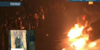 Митингующие продолжают задымлять территорию Европейской площади