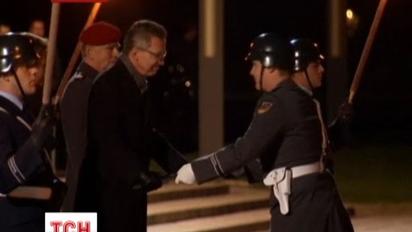 Міністр оборони Німеччини Томас де Мезьєр пішов у відставку під хіт 80-х «Life is Life»