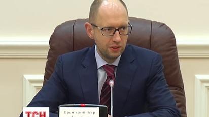 Яценюк планирует политическими путями разрешить кризис в Крыму