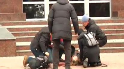 В Хмельницком на пороге здания СБУ расстреляли женщину