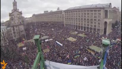 Вражаюче відео "Маршу мільйона" на Майдані з висоти головної ялинки