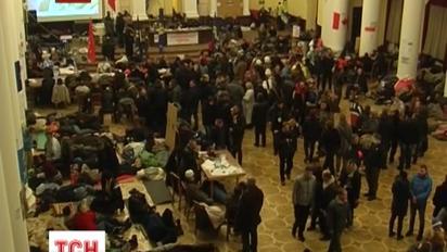 Приміщення КМДА залишається за мітингувальниками