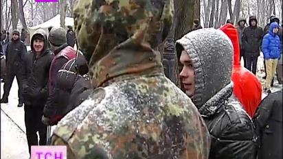 Активістки обіцяють вийти заміж за силовиків