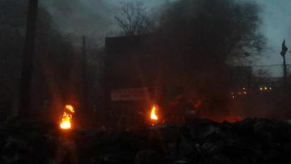 На Грушевського знову почали палити шини