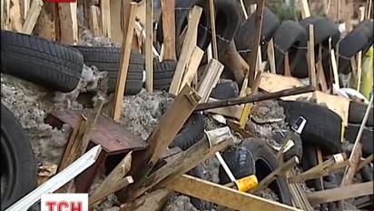 Мітингувальники в КМДА готуються до можливого штурму "молодиками у спортивках"
