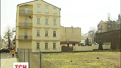 Активісти зайшли фонд і салон краси зареєстрований на коханку Януковича