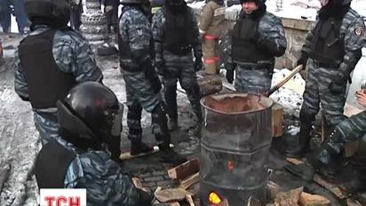 МВС влаштувало екскурсію журналістам в тил "Беркута"