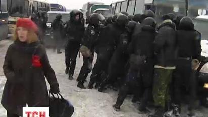 Автобуси із солдатами внутрішніх військ з Василькова доїхали до Києва без перешкод
