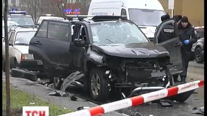 У Києві підірвався позашляховик