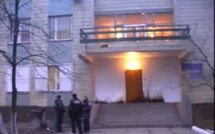 В отделение милиции в центре Киева швырнули "коктейль Молотова"