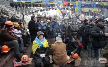 На Евромайдане продолжают митинговать около 5 тысяч украинцев