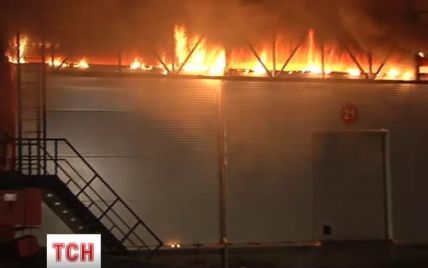 В Киеве масштабный пожар на рынке "Столичный" убил двух человек