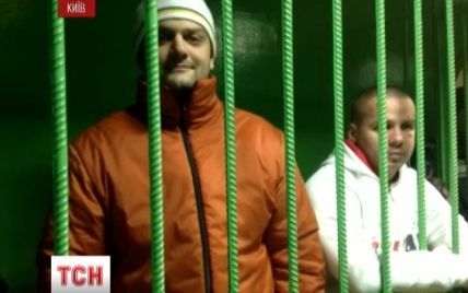 Вночі Оболонський суд заарештував 14 учасників Автомайдану
