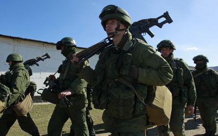 Россия за сутки перебросила в Крым новые военные вертолеты, самолеты и десантные корабли