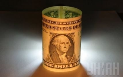 Доллар стремительно дешевеет на межбанке