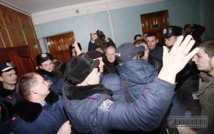 Активистам, которые пикетировали Киево-Святошинский суд, грозит до пяти лет тюрьмы