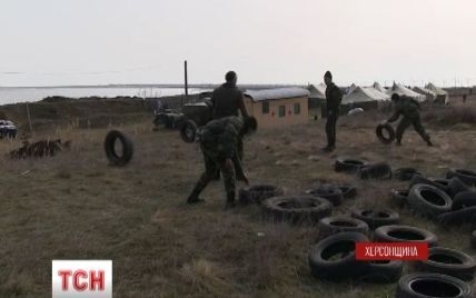 Російські окупанти мінують херсонські землі і встановлюють кордони з Кримом