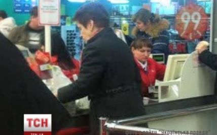 Пока Янукович искал пути для побега, его жена "затаривалась" в супермаркете