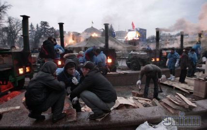Евромайдановцы решили организовать уборку в Мариинском парке
