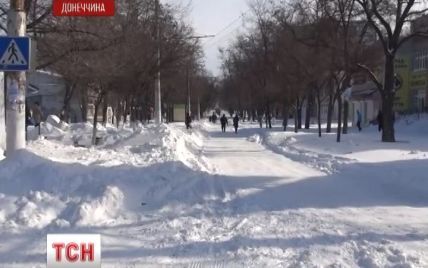 Сніг атакував Україну: закриті школи, сотня обморожених, дефіцит хліба