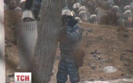 Правозащитники утверждают, что "Беркут" нарушает инструкции при использовании гранат и газа