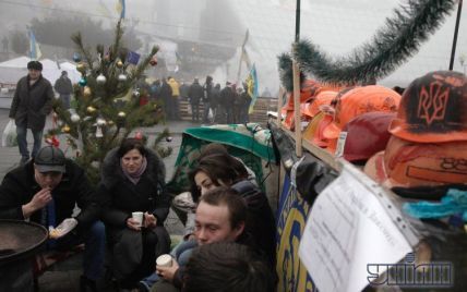 На Евромайдан сходятся сотни людей, несмотря на отмену Народного вече