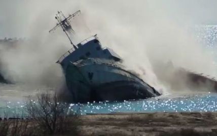 На базе Донузлав украинским морякам захватчики приказали до 22 часов покинуть корабли