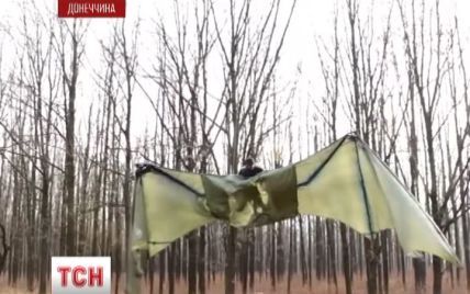 В Донецке появился собственный Икар: 39-летний водитель-дальнобойщик смастерил крылья