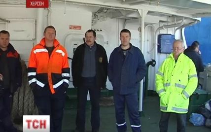 В Херсоне экипаж сухогруза отказывается сходить на берег несмотря на недостаток пищи